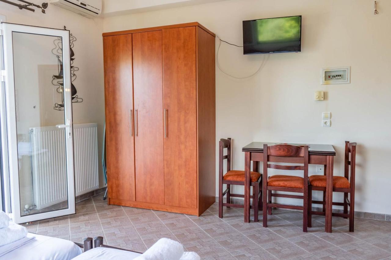 Pigeon House Apartment Plataria Exterior photo